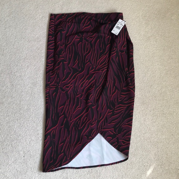 SFW printed asymmetrical skirt - Picture 2 of 3
